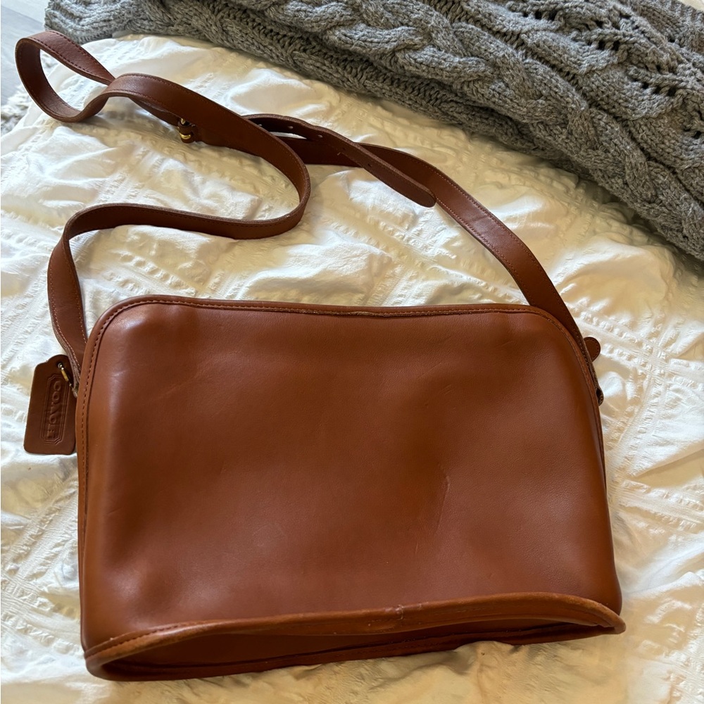 Vintage Coach Sutton crossbody bag
9814